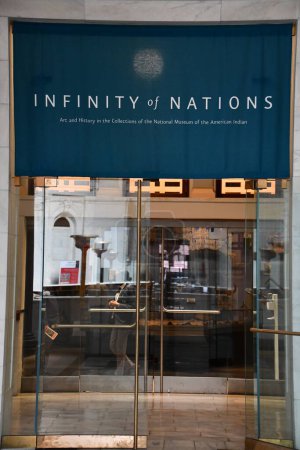 Téléchargez les photos : NEW YORK NY - MAR 18 : Exposition Infinity of Nations au Smithsonian National Museum of the American Indian à New York, vue le 18 mars 2023. - en image libre de droit