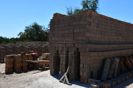 Téléchargez les photos : VILLA UNION, MEXIQUE - 12 avril : Usine de briques rustiques à Villa Union, près de Mazatlan, au Mexique, vue le 12 avril 2023. - en image libre de droit