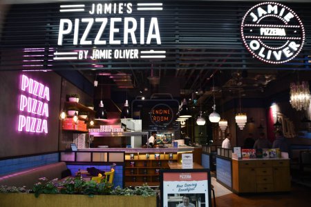 Téléchargez les photos : DOHA, QATAR - 12 février : Jamies Pizzeria par Jamie Oliver au City Center Doha Mall au Qatar, comme vu le 12 février 2023. - en image libre de droit