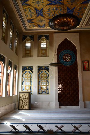 Foto de DOHA, QATAR - 12 DE FEB: Mezquita Katara en Doha, Qatar, visto el 12 de febrero de 2023. - Imagen libre de derechos