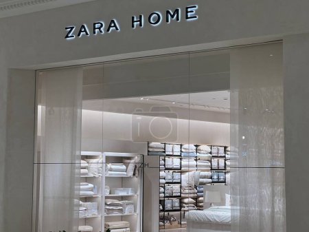 Téléchargez les photos : DOHA QATAR - 12 février : Zara Home store à Place Vendome Mall à Lusail, près de Doha, Qatar, vu le 12 février 2023. - en image libre de droit