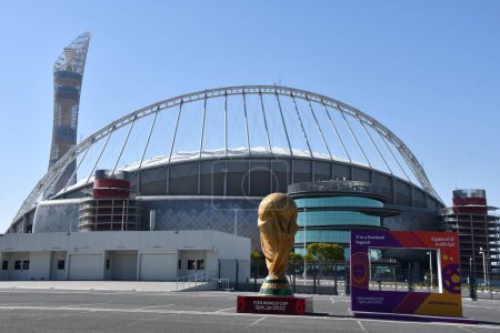 Téléchargez les photos : DOHA, QATAR - 13 FÉVRIER : Stade international Khalifa, où ont eu lieu les matchs de la Coupe du monde 2022 de la FIFA, à Doha, Qatar, comme on l'a vu le 13 février 2023. - en image libre de droit