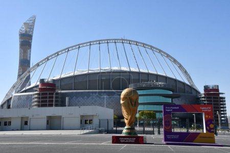 Foto de DOHA, QATAR - 13 de febrero: Estadio Internacional Khalifa, donde se celebraron los partidos de la Copa Mundial de la FIFA 2022, en Doha, Qatar, como se vio el 13 de febrero de 2023. - Imagen libre de derechos