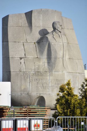 Foto de GDYNIA, POLONIA - 23 AGO: Monumento a Joseph Conrad en Gdynia, Polonia, visto desde el 23 de agosto de 2019. - Imagen libre de derechos