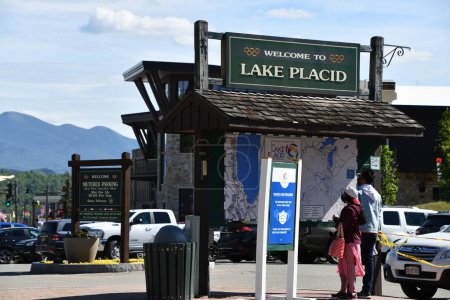 Téléchargez les photos : LAKE PLACID NY - 29 MAI : Autour de la ville de Lake Placid, New York, vu le 29 mai 2021. - en image libre de droit