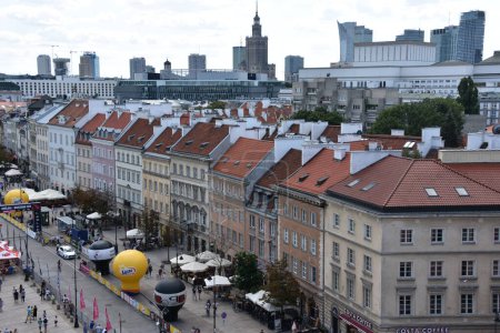 Foto de WARSAW, POLONIA - 10 DE JUL: Ciudad Vieja de Varsovia, Polonia, visto desde el 10 de julio de 2022. - Imagen libre de derechos