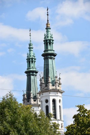 Foto de VARSOVIA, POLONIA - 17 AGO: Iglesia del Santísimo Salvador en Varsovia, Polonia, visto el 17 de agosto de 2019. - Imagen libre de derechos