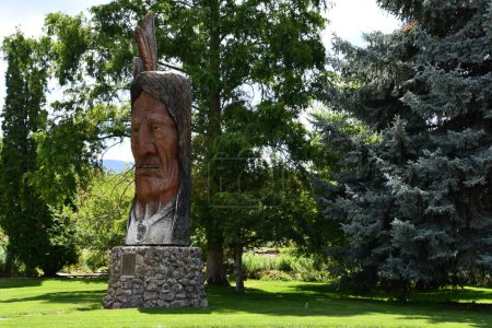 Téléchargez les photos : RENO NV - 16 AOÛT : Wa-Pai-Shone de Peter Wolf Toth (Whispering Giant sculpture) au parc Idlewild à Reno, Nevada, vu le 16 août 2023. - en image libre de droit