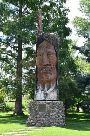 Téléchargez les photos : RENO NV - 16 AOÛT : Wa-Pai-Shone de Peter Wolf Toth (Whispering Giant sculpture) au parc Idlewild à Reno, Nevada, vu le 16 août 2023. - en image libre de droit