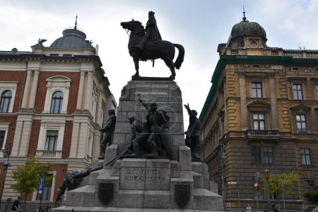 Foto de KRAKOW, POLONIA - 12 AGO: Monumento a Grunwald en Cracovia, Polonia, visto el 12 de agosto de 2019. - Imagen libre de derechos