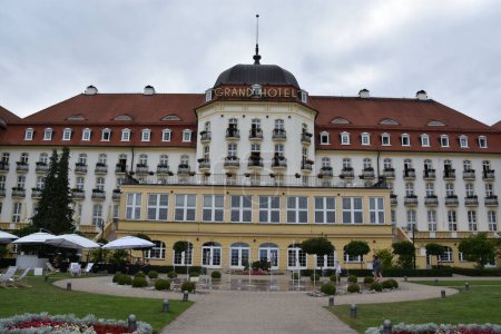 Foto de SOPOT, POLONIA - 18 AGO: Sofitel Grand Hotel en Sopot, Polonia, visto en 18 AGO 2019. - Imagen libre de derechos