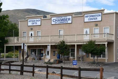 Foto de CARSON CITY, NV - 14 AGO: Cámara de Comercio de Carson City en Carson City, Nevada, visto el 14 de agosto de 2023. - Imagen libre de derechos