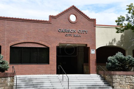 Foto de CARSON CITY, NV - 14 AGO: Ayuntamiento de Carson en Carson City, Nevada, visto el 14 de agosto de 2023. - Imagen libre de derechos
