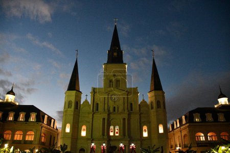Foto de NEW ORLEANS, LA - 22 NOV: Catedral de San Luis en Nueva Orleans, Luisiana, visto el 22 de Noviembre de 2023. - Imagen libre de derechos