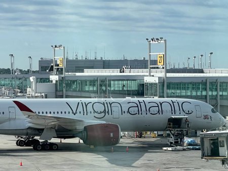 Téléchargez les photos : NEW YORK - 10 AOÛT : Avion Virgin Atlantic à l'aéroport JFK de New York, vu le 10 août 2022. - en image libre de droit