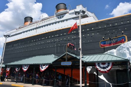 Foto de BRANSON MO - JUL 4: Atracción al Museo del Titanic en Branson, Missouri, visto el 4 de julio de 2023. - Imagen libre de derechos
