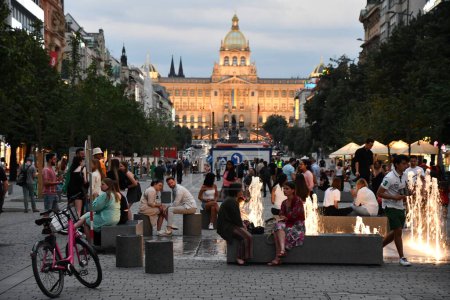 Téléchargez les photos : PRAGUE, RÉPUBLIQUE TCHÈQUE - 9 JUL : Autour de la ville de Prague en République tchèque, comme vu le 9 juillet 2022. - en image libre de droit