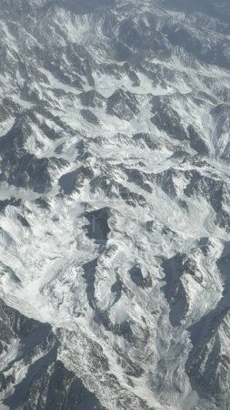 Vista de las montañas Hindu Kush en el Himalaya en la India desde un avión