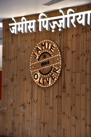 Téléchargez les photos : MUMBAI, INDE - 23 février : Jamies Pizzeria par Jamie Oliver au Phoenix Marketcity Mall dans la région de Kurla à Mumbai, en Inde, comme vu le 23 février 2024. - en image libre de droit