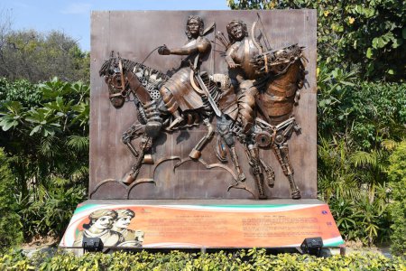 Téléchargez les photos : DELHI, INDE - 18 février : Sculpture Harihara et Bukka au parc Shaheedi à Delhi, Inde, vue le 18 février 2024. - en image libre de droit