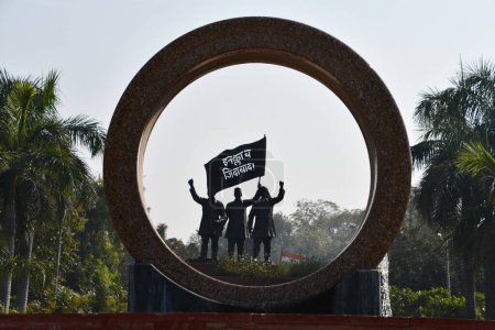 Téléchargez les photos : DELHI, INDE - 18 février : Sculpture d'Inquilab Zindabad au parc Shaheedi à Delhi, Inde, vue le 18 février 2024. - en image libre de droit