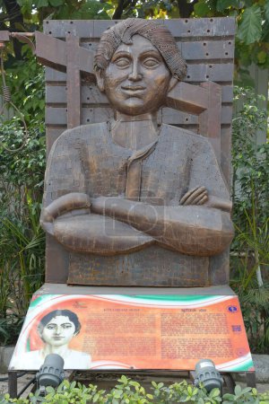 Téléchargez les photos : DELHI, INDE - 18 février : Sculpture de Khudiram Bose au parc Shaheedi à Delhi, Inde, vue le 18 février 2024. - en image libre de droit