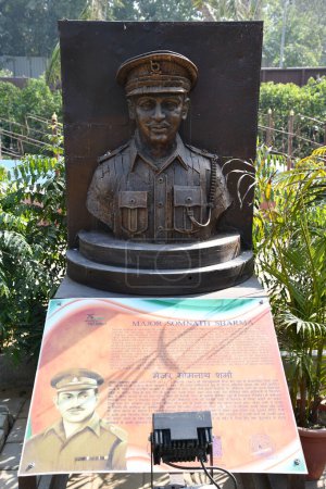 Téléchargez les photos : DELHI, INDE - 18 février : Sculpture du major Somnath Sharma au parc Shaheedi à Delhi, Inde, vue le 18 février 2024. - en image libre de droit