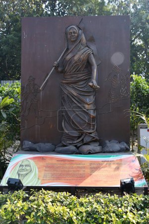 Téléchargez les photos : DELHI, INDE - 18 février : Sculpture Matangini Hazara au parc Shaheedi à Delhi, Inde, vue le 18 février 2024. - en image libre de droit