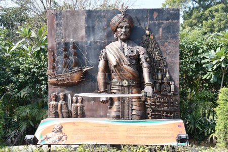 Téléchargez les photos : DELHI, INDE - 18 février : Sculpture Rajendra Chola au parc Shaheedi à Delhi, Inde, vue le 18 février 2024. - en image libre de droit