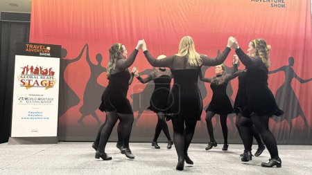 Foto de NUEVA YORK, NY - 27 ENE: Irish Step Dance en el New York Travel Show 2024 en la ciudad de Nueva York, visto el 27 de enero de 2024. - Imagen libre de derechos