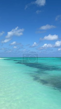 Blick vom Pferdestall-Strand in North Caicos auf den Turks- und Caicosinseln