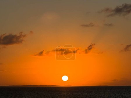 Foto de Sunset off the coast of Providenciales in the Turks and Caicos Islands - Imagen libre de derechos