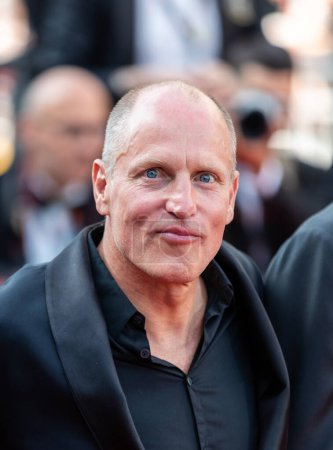 Foto de CANNES, FRANCE - MAY 21, 2022: Woody Harrelson attends the screening of "Triangle Of Sadness" during the 75th annual Cannes film festival at Palais des Festivals - Imagen libre de derechos