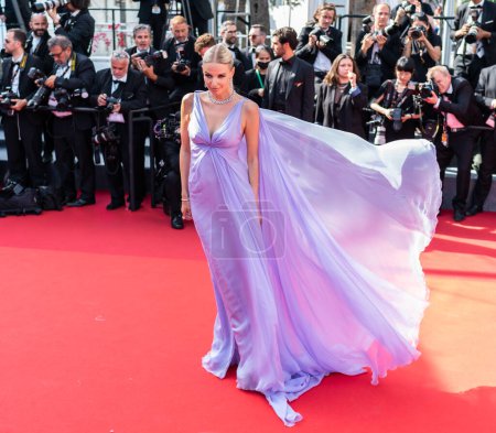 Foto de CANNES, FRANCIA - 21 DE MAYO DE 2022: Alicia Amanda Vikander durante el 75º festival anual de Cannes - Imagen libre de derechos