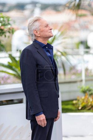 Téléchargez les photos : CANNES, FRANCE - 16 MAI 2023 : Michael Douglas assiste à un photocall alors qu'il reçoit une Palme d'Or honorifique au 76e festival annuel de Cannes au Palais des Festivals - en image libre de droit