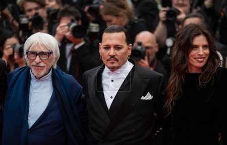 Téléchargez les photos : CANNES, FRANCE - 16 MAI 2023 : Johny Depp assiste à la projection "Jeanne du Barry" et à la cérémonie d'ouverture du tapis rouge au 76e Festival de Cannes dans un ELIE SAAB Haute Couture Printemps 2022 - en image libre de droit
