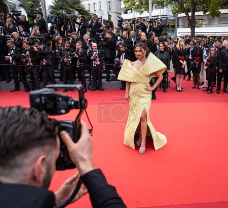 Téléchargez les photos : CANNES, FRANCE - MAY 16, 2023:  Eleen Suliman attends the "Jeanne du Barry" Screening & opening ceremony red carpet at the 76th annual Cannes film festival at Palais des Festivals - en image libre de droit