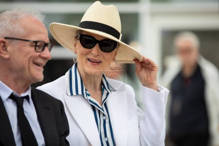 Foto de CANNES, FRANCIA - 14 de mayo de 2024: Meryl Streep asiste a una fotoconvocatoria mientras recibe una Palme d 'Or honoraria en el 77º Festival de Cannes - Imagen libre de derechos