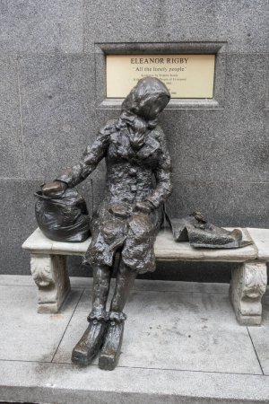 Téléchargez les photos : Statue d'Eleanor Rigby à Liverpool au Royaume-Uni - en image libre de droit