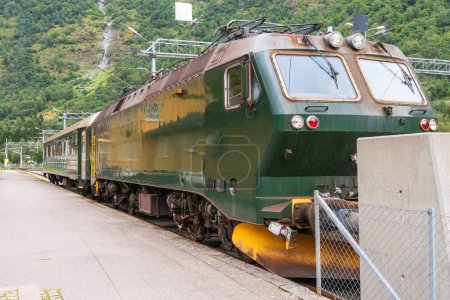 Téléchargez les photos : Flam Flaam Railway en Norvège moteur principal - en image libre de droit
