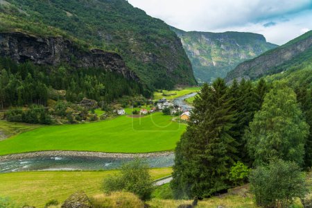 Téléchargez les photos : Les vallées près de Flaam Flam de Myrdal à Flam Railway en Norvège - en image libre de droit