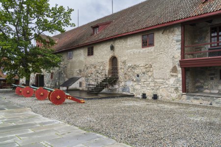Alte Kanoniker im Zeughaus (Forsvarsmuseet Rustkammeret) in Trondheim Norwegen
