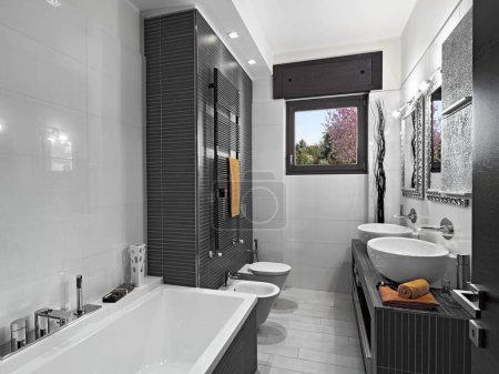 Foto de Modern bathroom interior on the left there is a bathtub in front of it is the vanity unit with two sinks - Imagen libre de derechos
