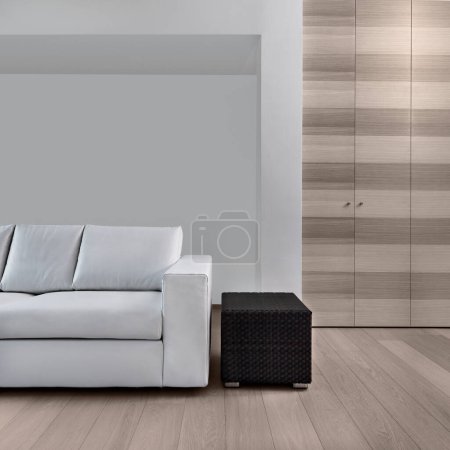 Foto de Close-up of leather sofa in the modern living room with wooden floor - Imagen libre de derechos