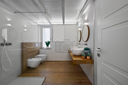 Téléchargez les photos : Vue intérieure d'une salle de bain moderne avec plafond et sol en bois, sur la droite deux lavabos de comptoir sur un plateau en bois, sur la gauche il y a les toilettes et bidet - en image libre de droit
