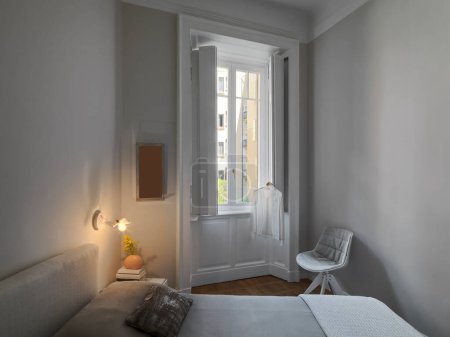 Téléchargez les photos : Vue intérieure d'une chambre avec parquet - en image libre de droit