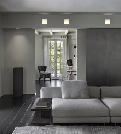 Téléchargez les photos : Salon intérieur avec parquet au premier plan le canapé - en image libre de droit