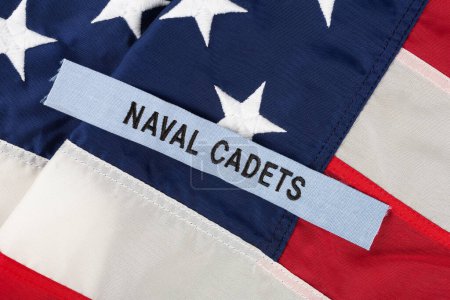 USA Naval Cadets Branch Tape auf nationalem Hintergrund der USA-Flagge