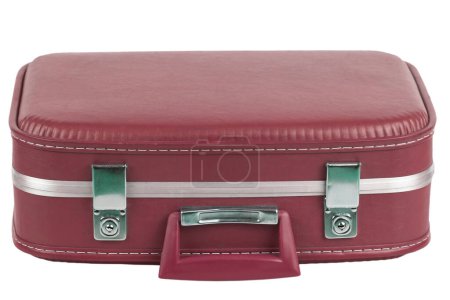 Vintage roter Koffer isoliert auf weißem Hintergrund.
