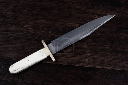 Old West Bobby Messer auf Holzdeck Hintergrund